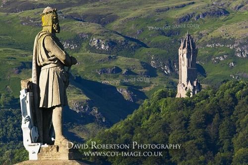Image - Robert the Bruce statue and Wallace Monument, Stirling